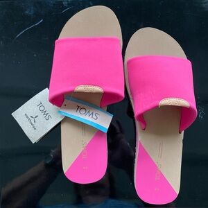 NWT TOMS Women's Carly Sandals slides, Size 9
